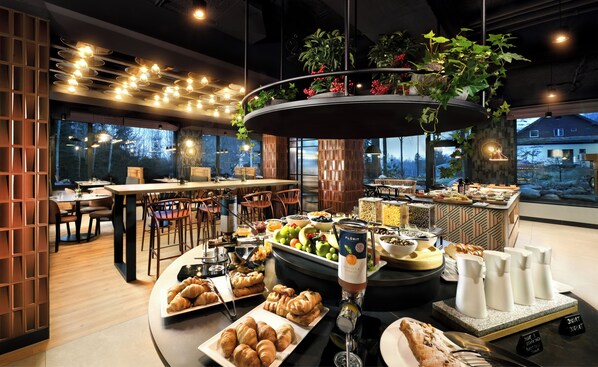 Daily buffet breakfast (EUR 15 per person) - Hotel ELEMENTS (Vysoké Tatry)