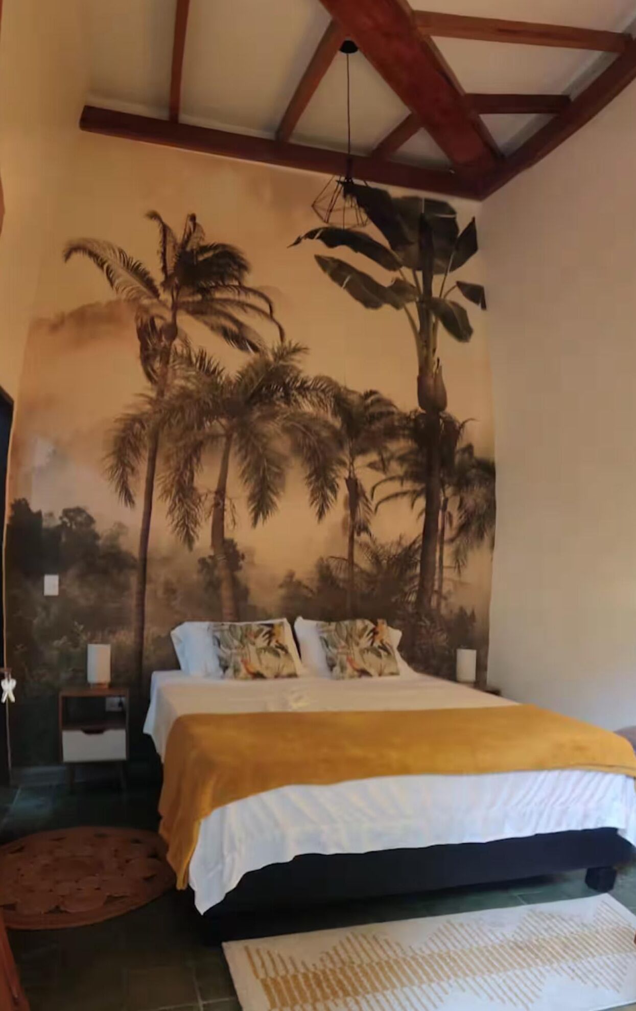 3 habitaciones, tabla de planchar con plancha, wifi y ropa de cama 