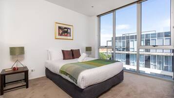 3 bedrooms, desk, iron/ironing board, WiFi