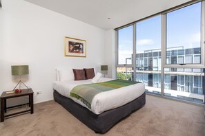 3 bedrooms, desk, iron/ironing board, WiFi