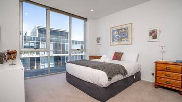 3 bedrooms, desk, iron/ironing board, WiFi