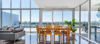 New to VRBO: Modern 3BR Home 5 mins away from Parliament House