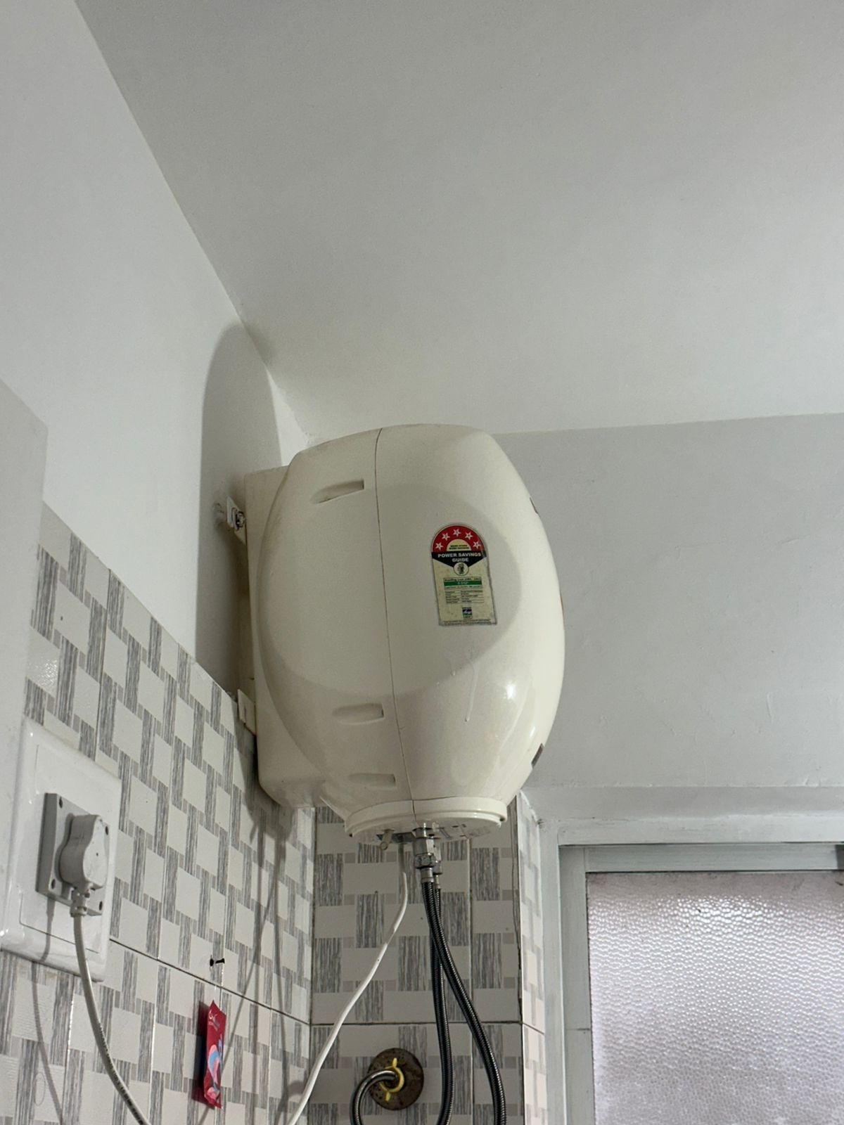 Suite, Non Smoking | Bathroom | Shower, free toiletries