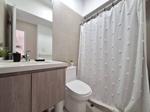 Towels, toilet paper - Exclusive Luxury Apartment at Sky Four - Lince (Lima)