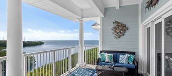 3-bedroom ocean view condo in delightful Key West with WiFi, AC