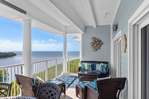 3-bedroom ocean view condo in delightful Key West with WiFi, AC