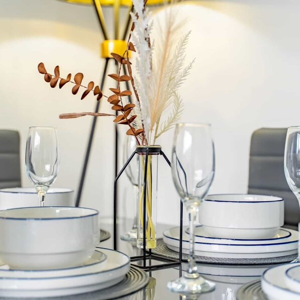 Dining - Bright 1 bed apartment 5 minutes to London Bridge (London)