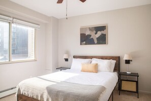 2 habitaciones, escritorio, tabla de planchar con plancha y wifi gratis