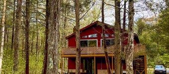 Spacious lakefront home w/private hot tub, pool table, patio, fire pit & grill