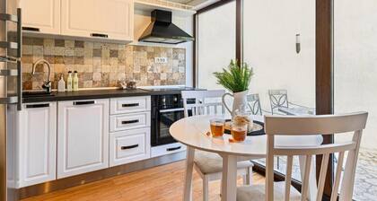 Cozy House with private Terrace, Bbq & Free Parking