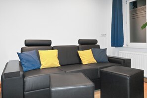 Televisor intel·ligent, llibres i estèreo 