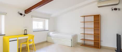 Family Apartment, Balcony