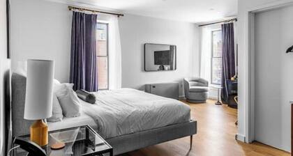 xDTWN Bangor King Bed Canal View