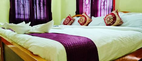 Deluxe Double Room, City View | Desk, free WiFi, bed sheets