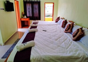 Deluxe Double Room, City View - British Cliff Club Hotel Kodaikanal (Kodaikanal)