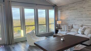 Smart TV, videojuegos, futbolito y tenis de mesa