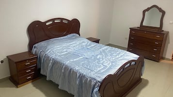3 bedrooms, iron/ironing board, bed sheets