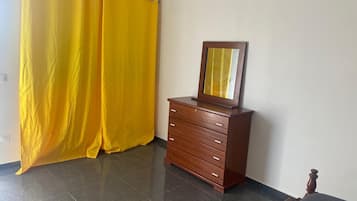 3 Schlafzimmer, Bügeleisen/Bügelbrett, Bettwäsche