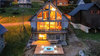 Luxury Chalet in Super Besse, swim spa, sleeps 6–12, 4 bedrooms, view of the Sancy