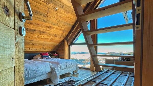 4 bedrooms, iron/ironing board, travel cot, free WiFi