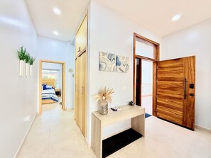 2 bedrooms, WiFi, bed sheets - Kokomo Penthouse @ Coral Breeze, West End (West End)