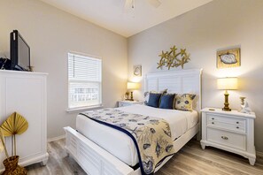 3 bedrooms, iron/ironing board, internet, bed sheets