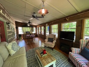 Smart TV, fireplace, books, stereo