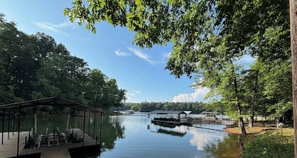 Lake Hartwell Cabin w/ covered dock, sunroom, firepit, private deck, sleeps 12