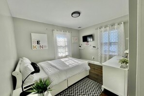 2 habitaciones, tabla de planchar con plancha, wifi y ropa de cama 
