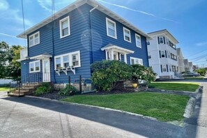 Exterior - Stylish 2 Bedroom Home with Modern Features and Amenities—WIFI and Central Air (Brockton)