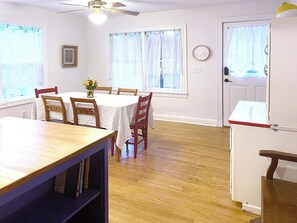 Dining - BEAU-COUP: A spacious, family-friendly home a block from the water in Beaufort. (Beaufort)