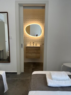 Penthouse, 3 Bedrooms, Hot Tub, Bay View | Individually decorated, laptop workspace, blackout drapes - Gozo Dive Residence (Munxar)