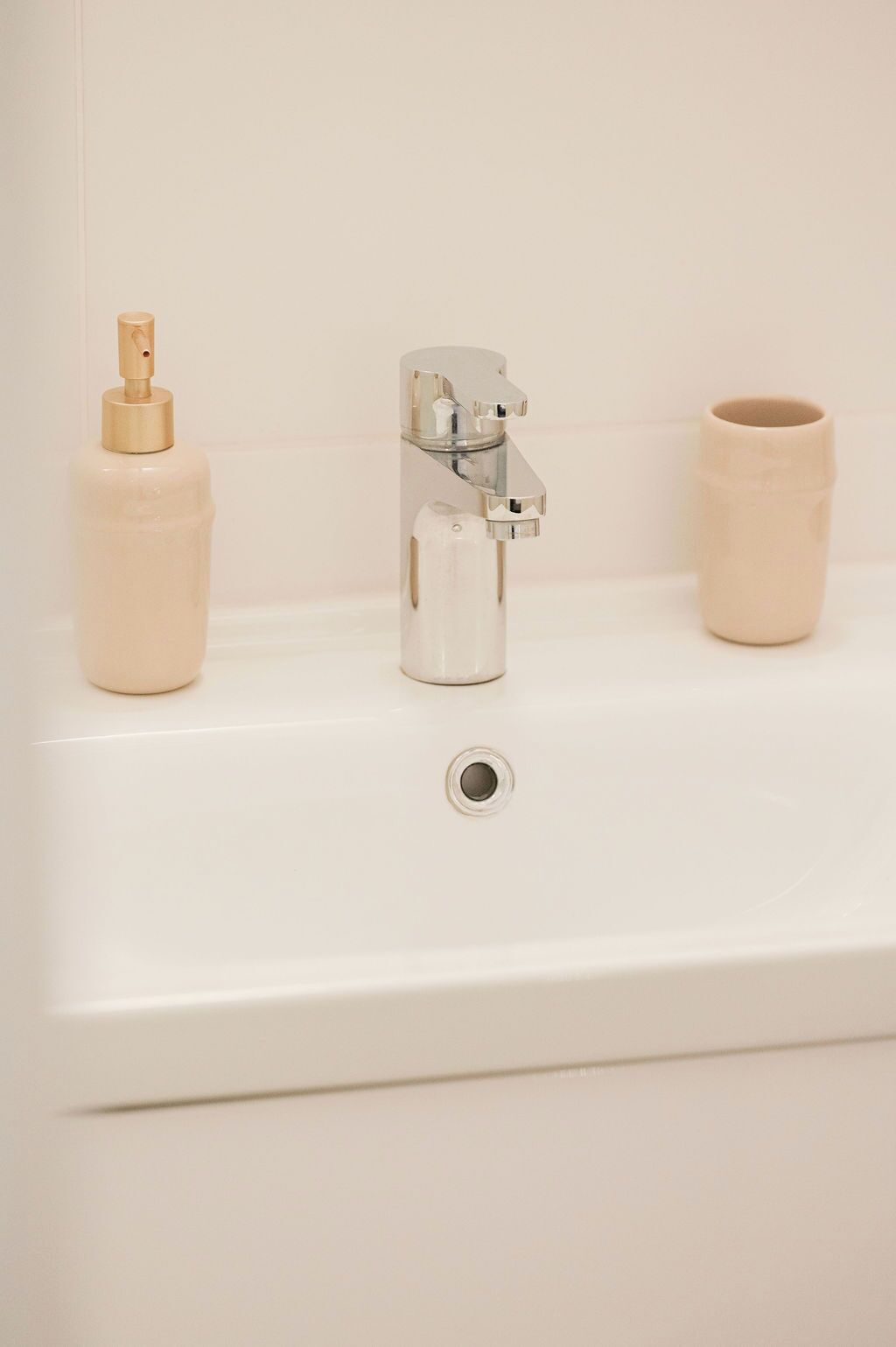 Shower, rainfall showerhead, hair dryer, towels