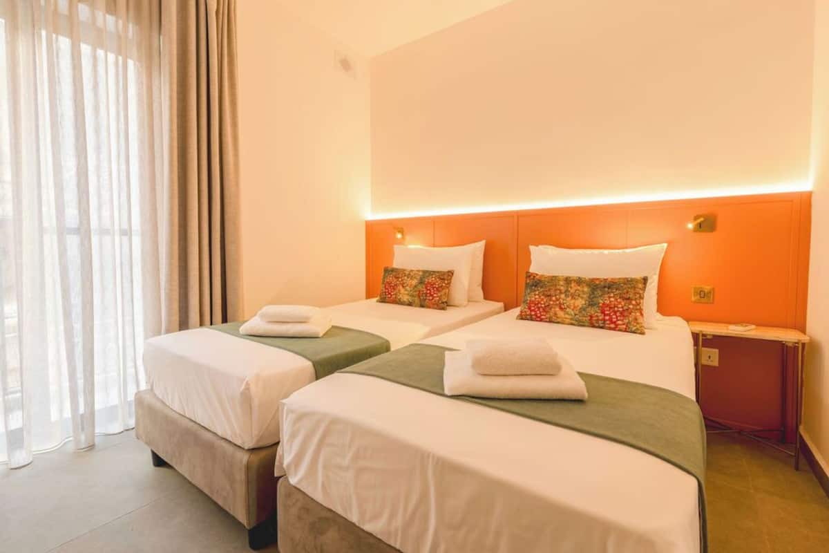 Laptop workspace, blackout drapes, iron/ironing board, free WiFi