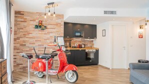 Private kitchen - VESPA SPRINT APARTMENT Amazing Nature 10' to the beach +PVT Park in City Centre! (Roverano Basso)