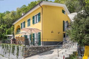 Exterior - VESPA SPRINT APARTMENT Amazing Nature 10' to the beach +PVT Park in City Centre! (Roverano Basso)