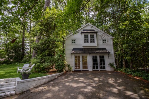 Gorgeous Historic Carriage House with fine furnishings and modern amenities