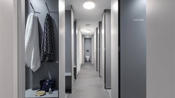 Yhteismajoitus, vain naisille, tupakointi kielletty | Kylpyhuone | Suihku