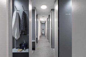 Dortoir Partagé, femmes uniquement, non-fumeurs | Salle de bain | Douche
