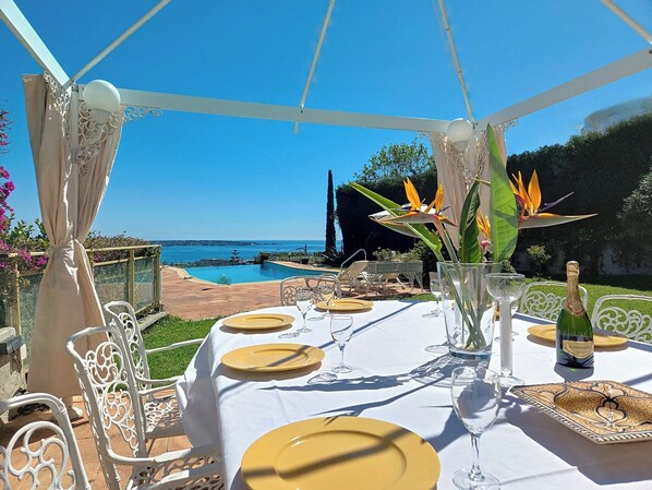 Outdoor dining