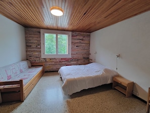 2 chambres, fer et planche Ă repasser