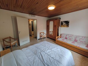 2 bedrooms, iron/ironing board - 75m² apartment at the foot of the slopes in Serre Chevalier (La Salle-les-Alpes)