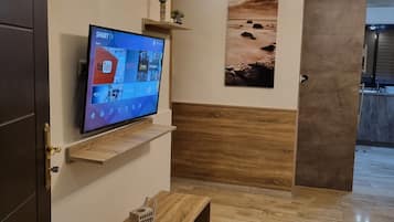 Apartment, 2 Bedrooms, Accessible, Smoking | Living room | Flat-screen TV