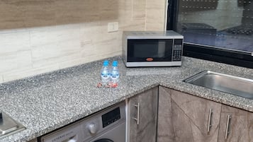 Apartment, 2 Bedrooms, Accessible, Smoking | Private kitchen