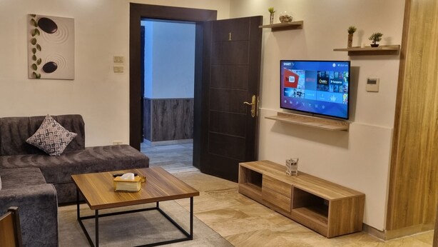 Appartement, 2 chambres, accessible aux personnes à mobilité réduite, fumeur | Salle de séjour | Téléviseur à écran plat