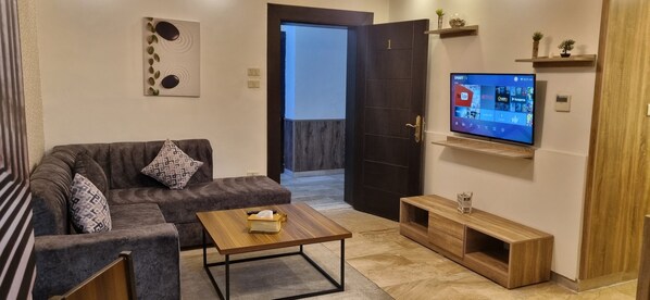 Apartment, 2 Bedrooms, Accessible, Smoking | Living room