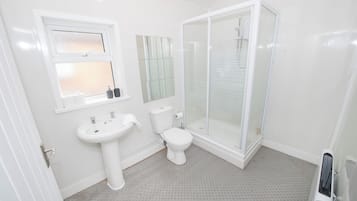 Family Apartment | Bathroom