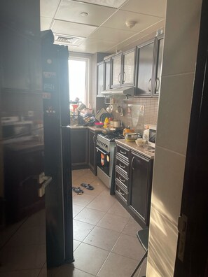 Private kitchen - Chic 1-bedroom with WiFi and AC in superb Abu Dhabi (Abu Dhabi)