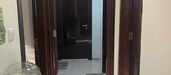 Chic 1-bedroom with WiFi and AC in superb Abu Dhabi