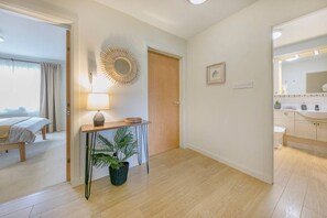 2 bedrooms, desk, iron/ironing board, free WiFi
